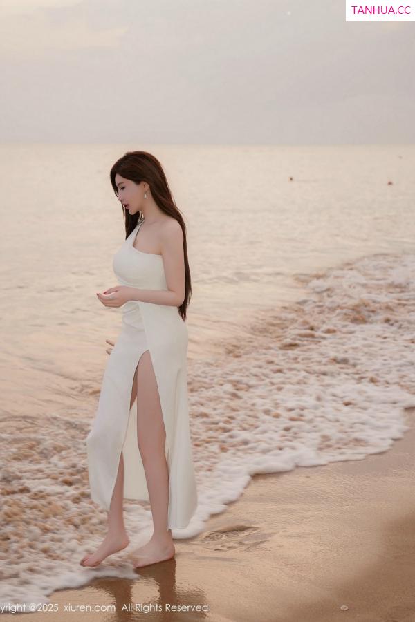 周妍希 奶瓶土肥圆 [XiuRen]高清写真图 2025.01.20 No.9782 Carol周妍希X 丝袜美腿第11张图片